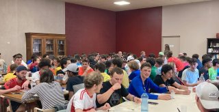 repas de groupe cousinade camping vaubarlet